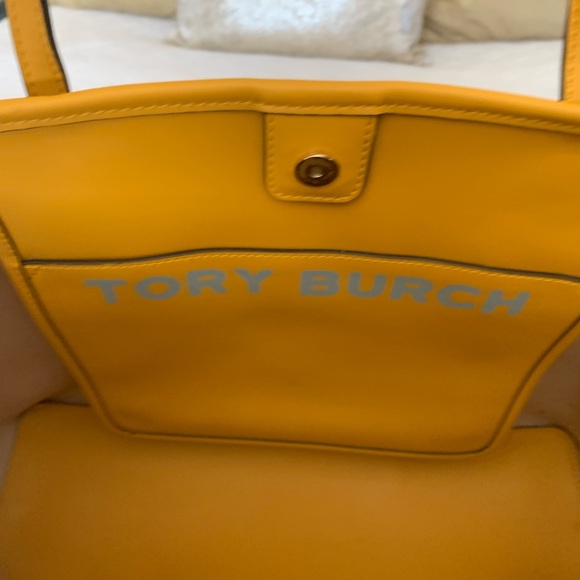 Tory Burch Gemini Link Tote - Picture 4 of 10